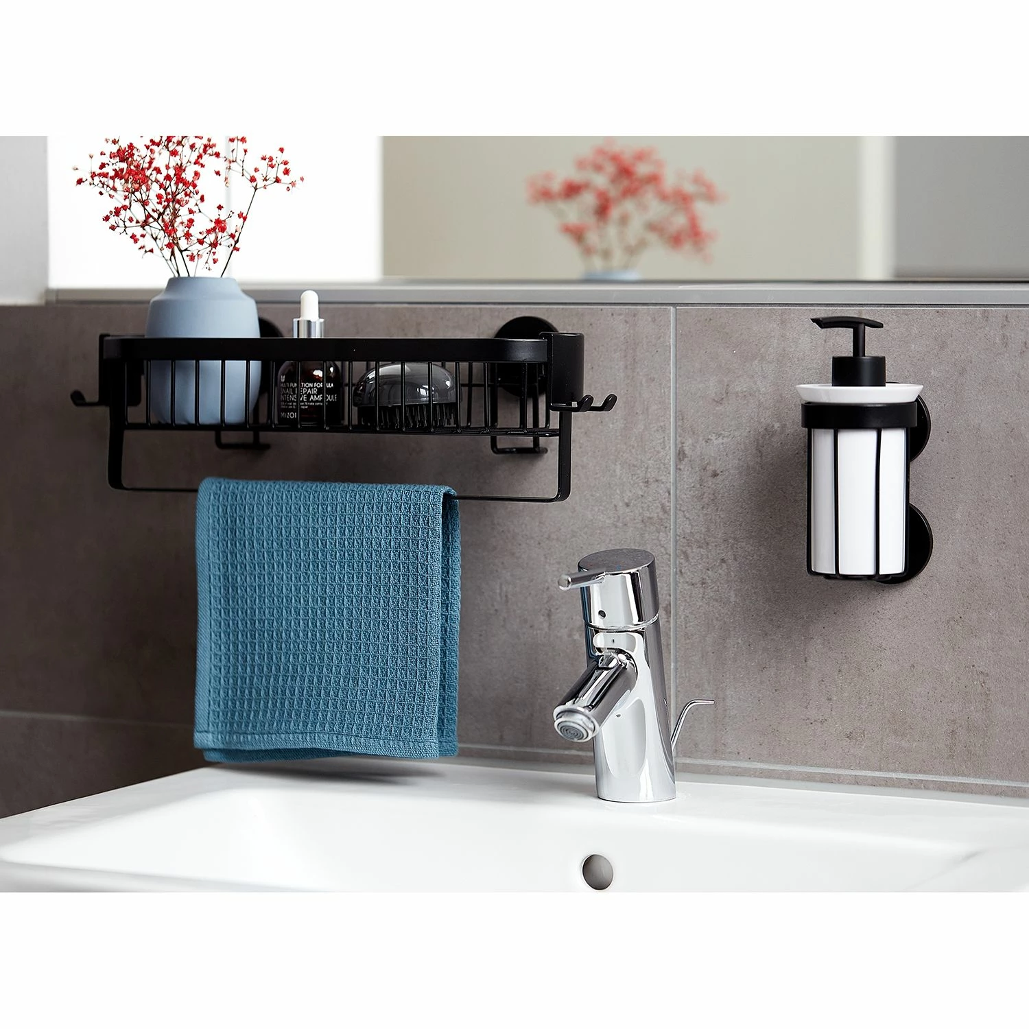 WENKO Seifenspender Classic Plus - Stahl / ABS - Schwarz / Weiß 5 WENKO Seifenspender Classic Plus - Stahl / ABS - Schwarz / Weiß – Bild 3