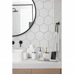 Umbra Seifenspender Junip - Kunstharz / Polypropylene - Weiß 11 Umbra Seifenspender Junip - Kunstharz / Polypropylene - Weiß -Badaccessoires Verkäufe 1000220562 200817 10411000550 MOOD DETAILS P000000001000220562 mood