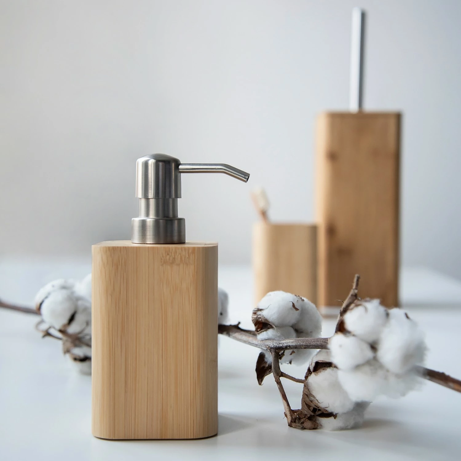 WENKO Seifenspender Bambusa - Bambus lackiert - Natur 6 WENKO Seifenspender Bambusa - Bambus lackiert - Natur – Bild 4