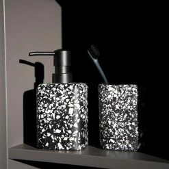 WENKO Zahnputzbecher Terrazzo - Schwarz -Badaccessoires Verkäufe 1000333233 220218 023 MOOD DETAILS P000000001000333233 mood