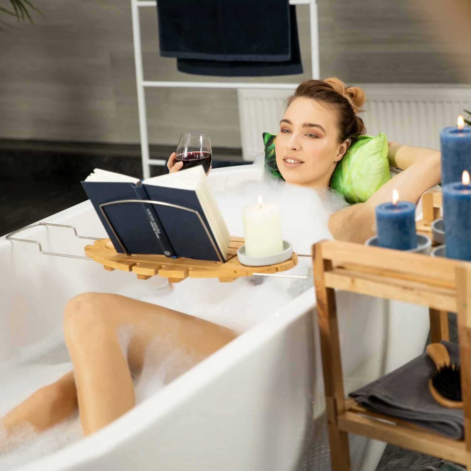 Relaxdays Badewannenablage Bambus oval 4 Relaxdays Badewannenablage Bambus oval – Bild 2